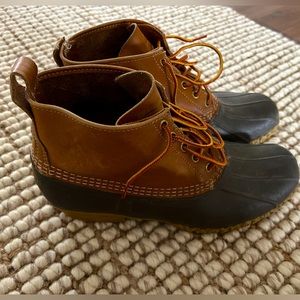 Men’s 6 inch LL Bean Boots.